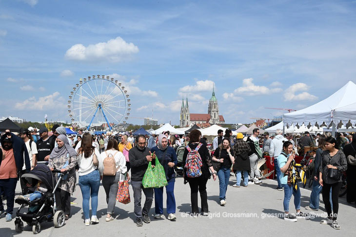 Riesenflohmarkt des BRK am 1. Festsamstag, den 18.04.2026 (&copy;Foto: Ingrid Grossmann) 